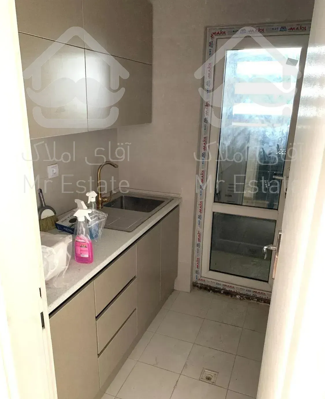 110متر برج اداری کلید نخورده ویو دریاچه چیتگر