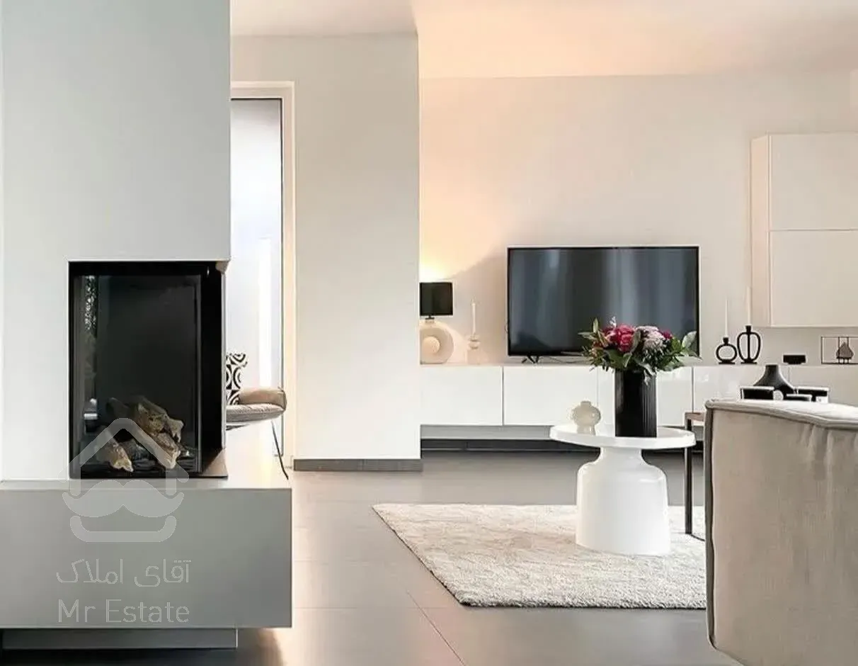 100متری**اوایل لادن‌**بسیارشیک وتمیز