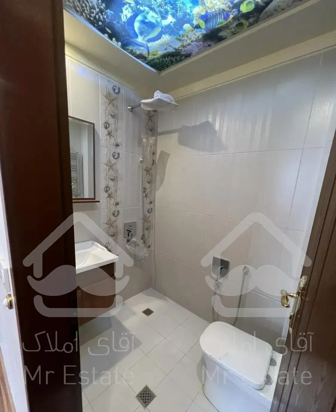 اجاره ۵۰۰متری سه طبقه دربستی