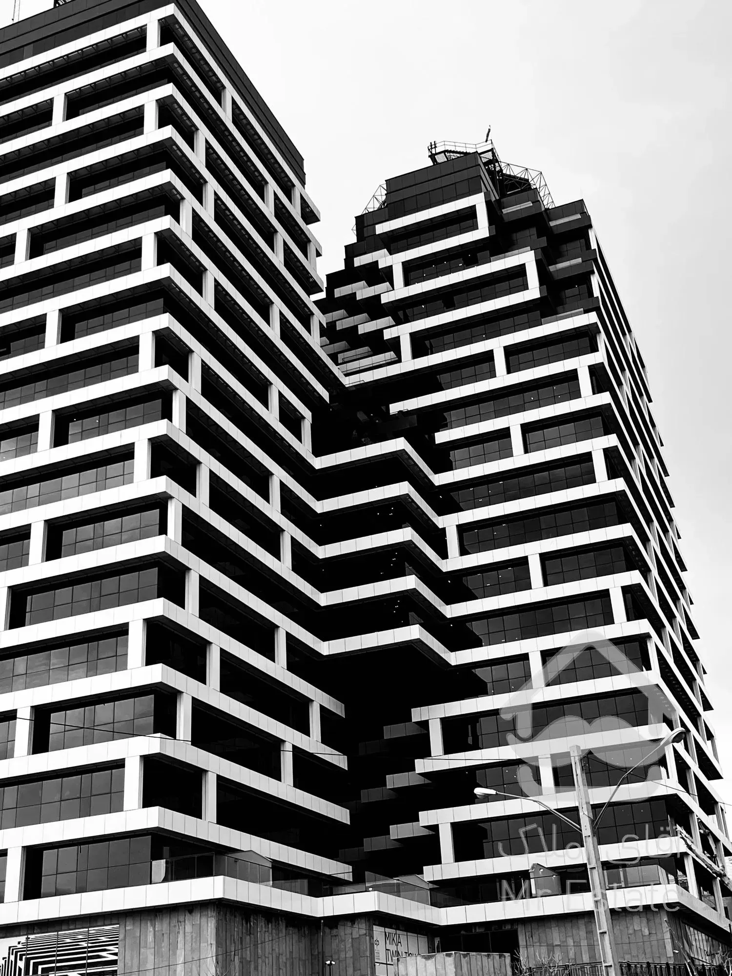 85 متر دو خوابه در برج های دو قلوی میکا