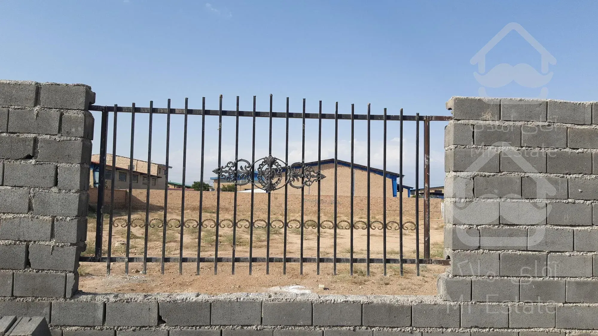 ۲۸۰۰ متر چهاردیواری با سند و جواز ساخت واقع در شهرک صنعتی پیشوا