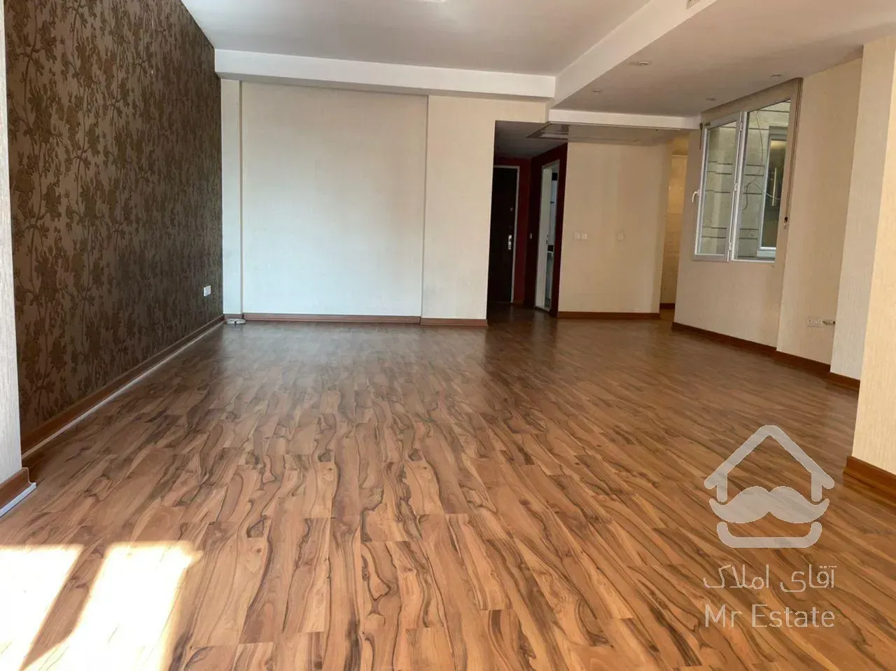 موقعیت اداری 90 متر با سند اداری