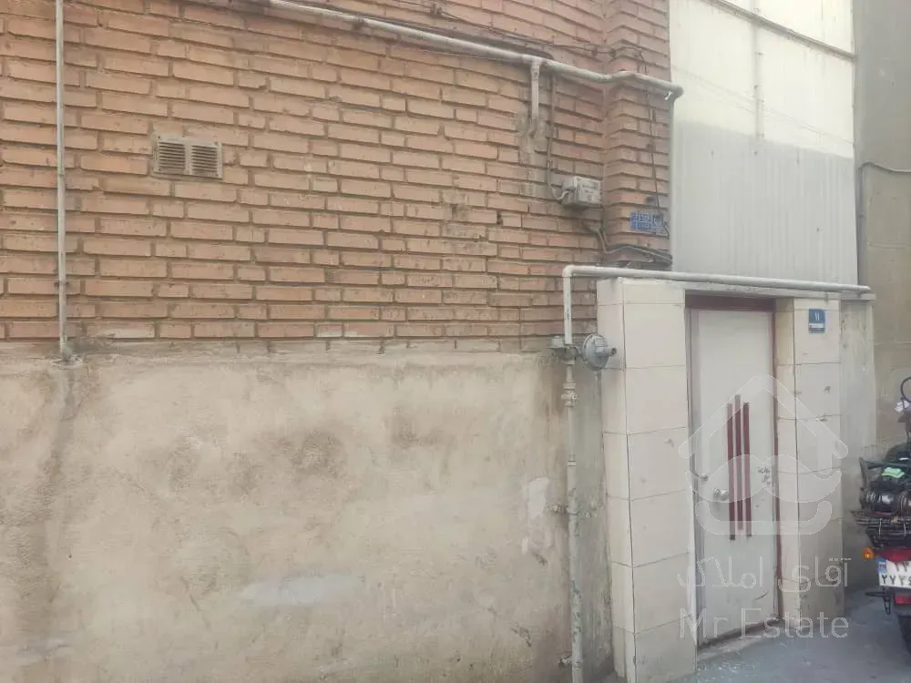 خانه حیاط دار دربست دو طبقه