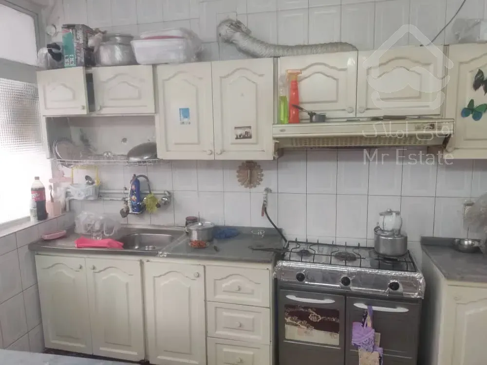 خانه ای حیاط دار با مغازه