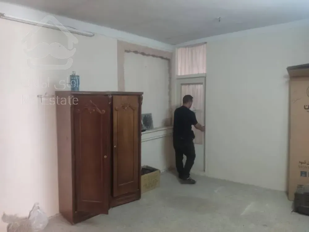 خانه حیاط دار با مغازه