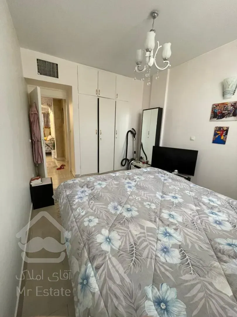 ۹۲ متر نورگیری عالی و دلباز حال و پذیرایی تفکیک و جداگانه بدون پرتی