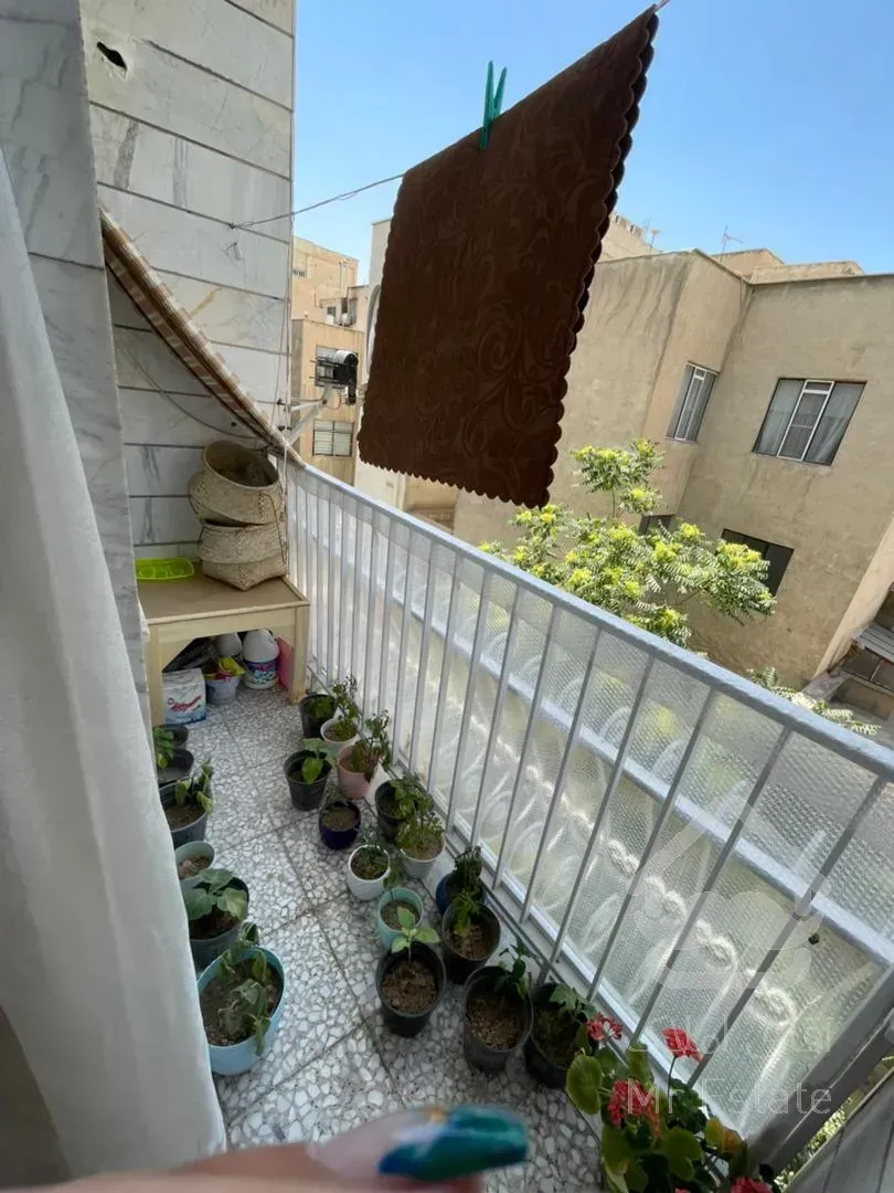 ۹۲ متر نورگیری عالی و دلباز حال و پذیرایی تفکیک و جداگانه بدون پرتی