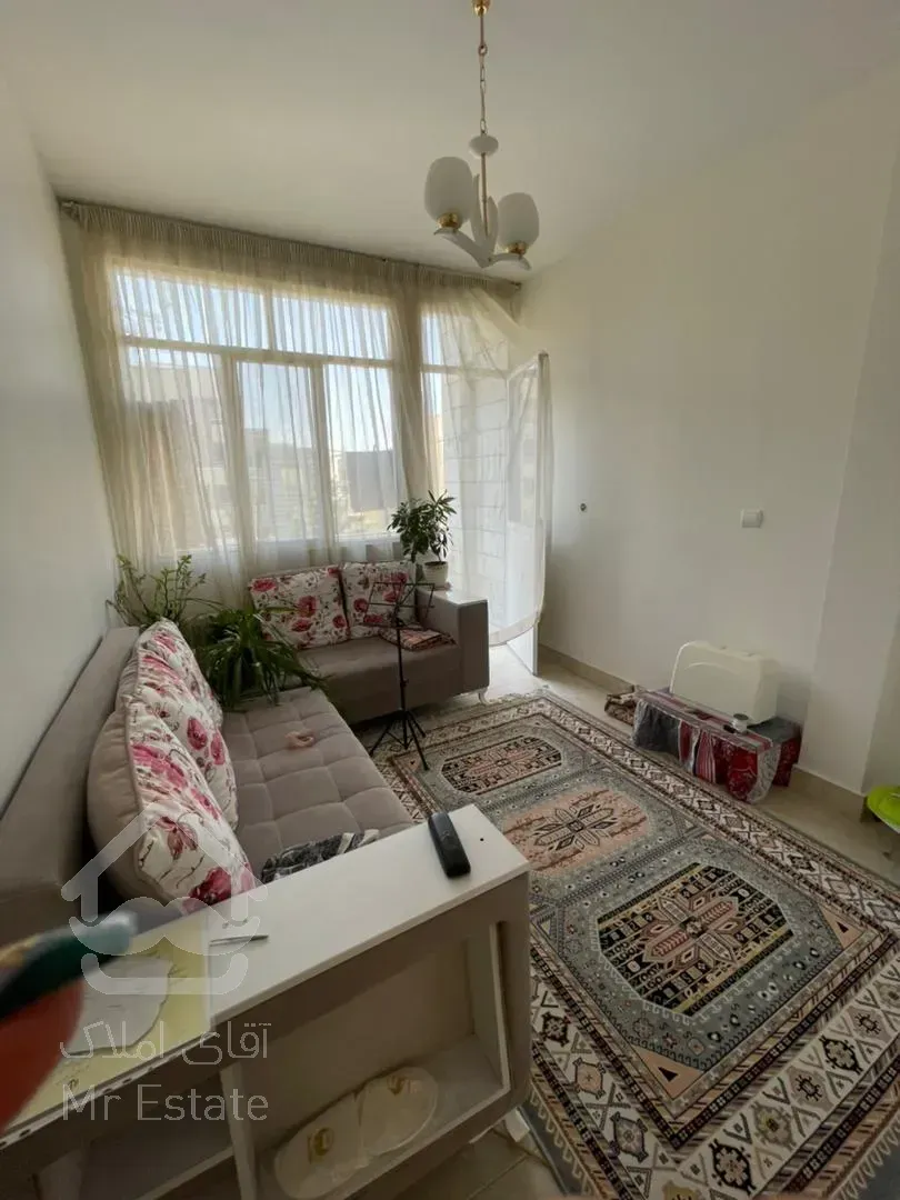 ۹۲ متر نورگیری عالی و دلباز حال و پذیرایی تفکیک و جداگانه بدون پرتی