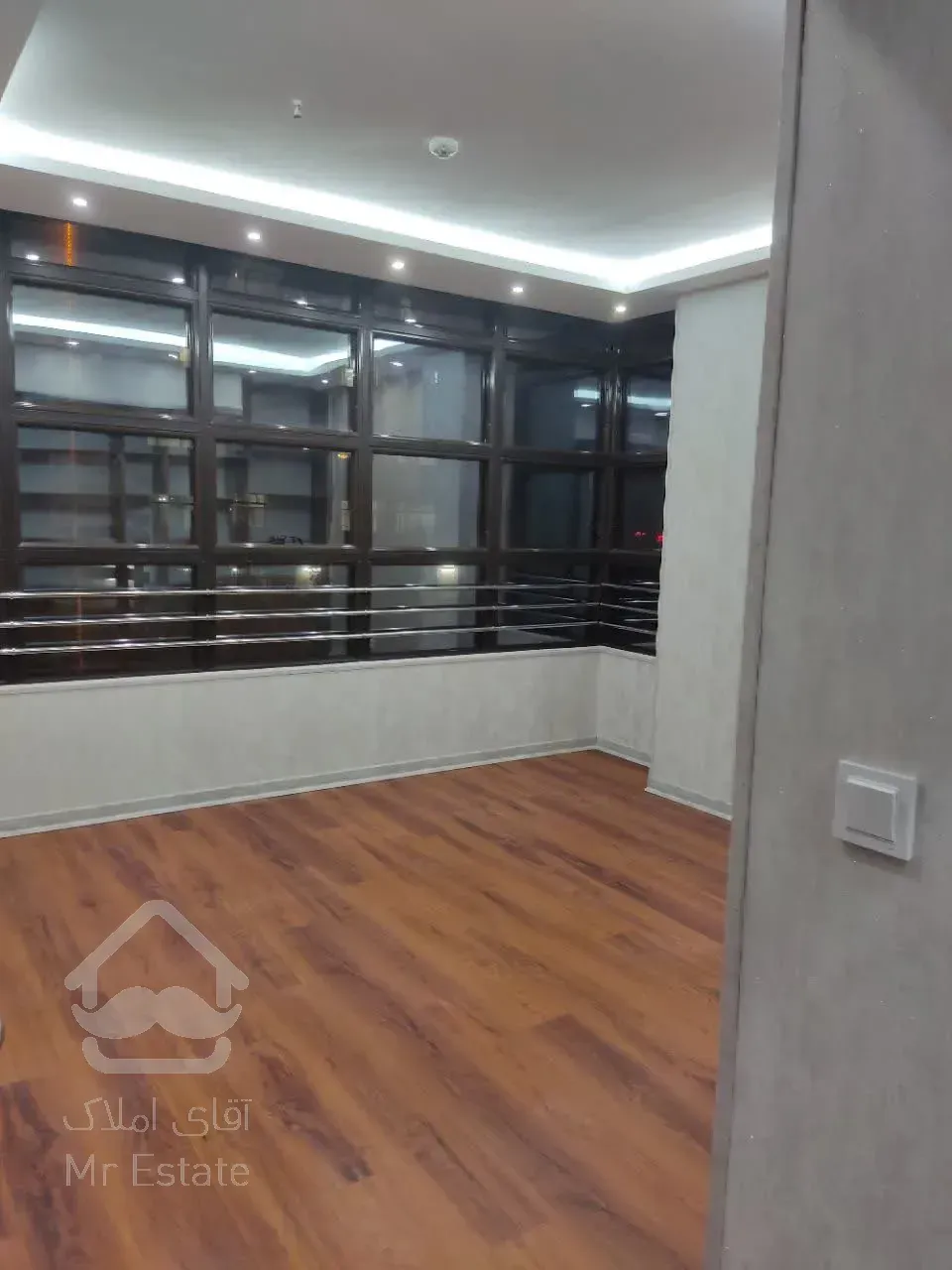 فروش دفتر۸۵متری فلاطوری