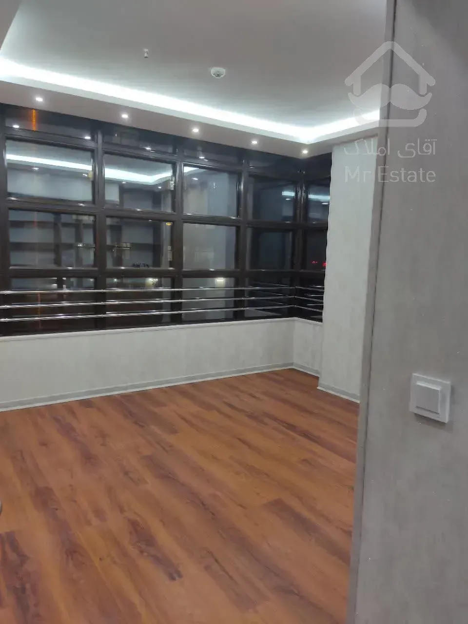 فروش دفتر۸۵متری فلاطوری