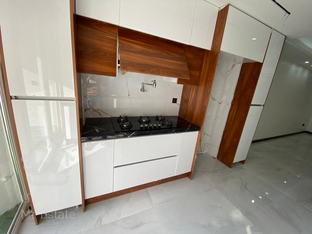 ۹۰ متر* غرق در نور*سالن بدون پرتی