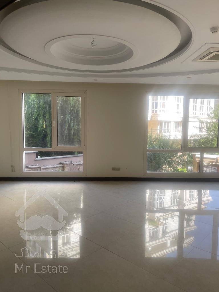 ساختمانی زیبا ،با نورگیری عالی