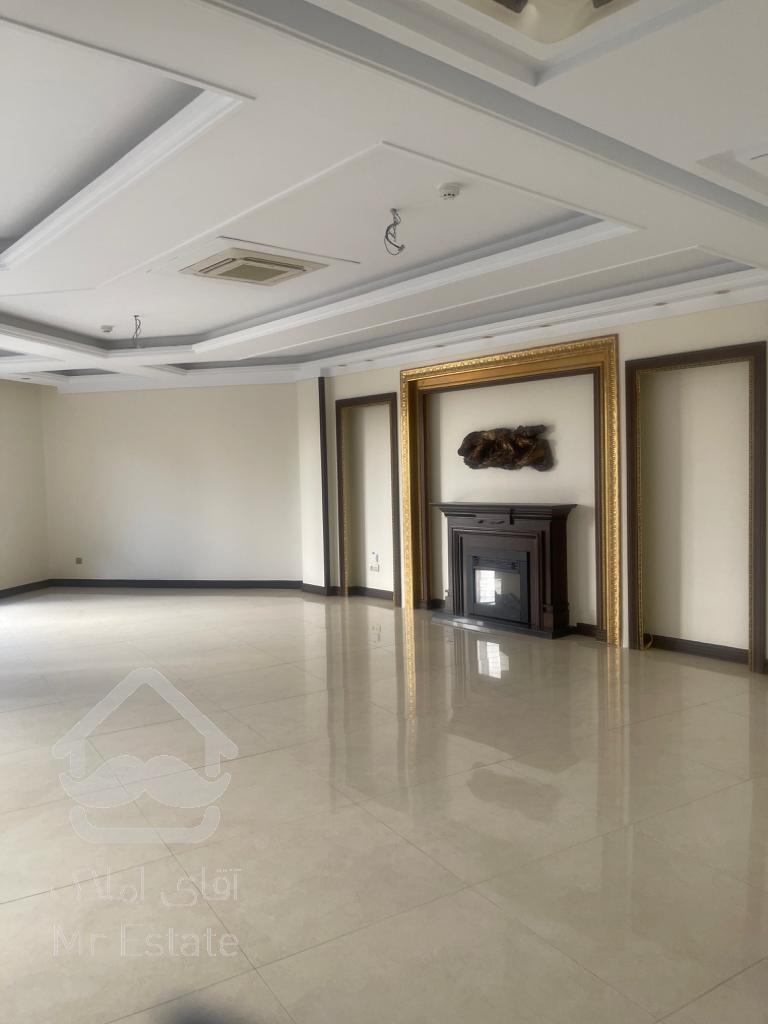 ساختمانی زیبا ،با نورگیری عالی