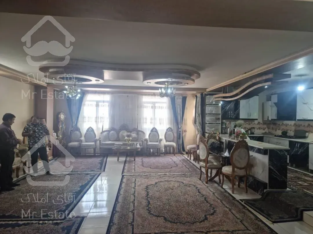 یک واحد آپارتمان 135 متری به فروش میرسد