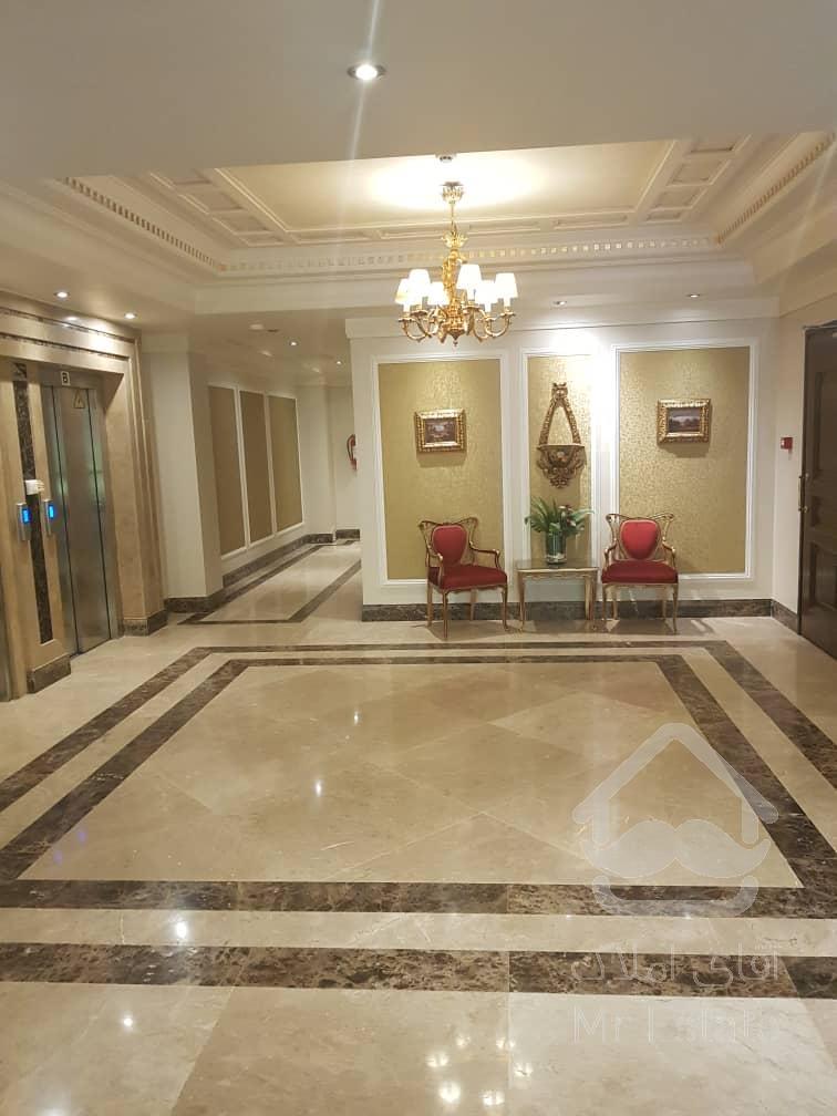 ساختمانی زیبا ،با نورگیری عالی