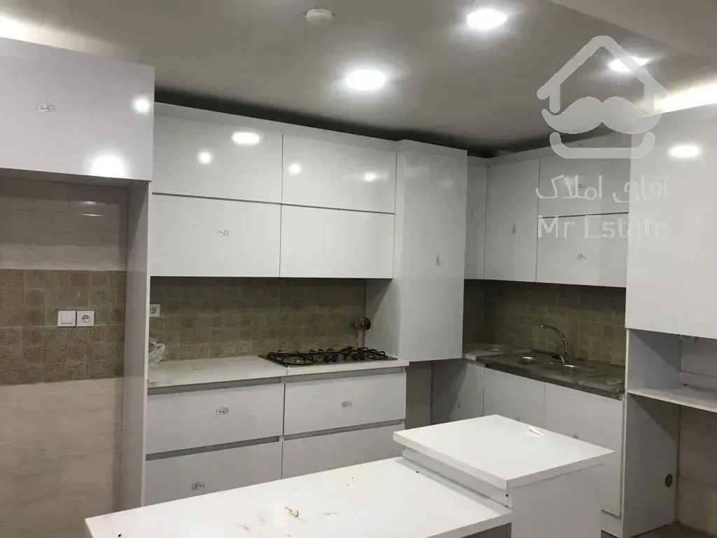 آپارتمان دو خوابه 1400، ستاد