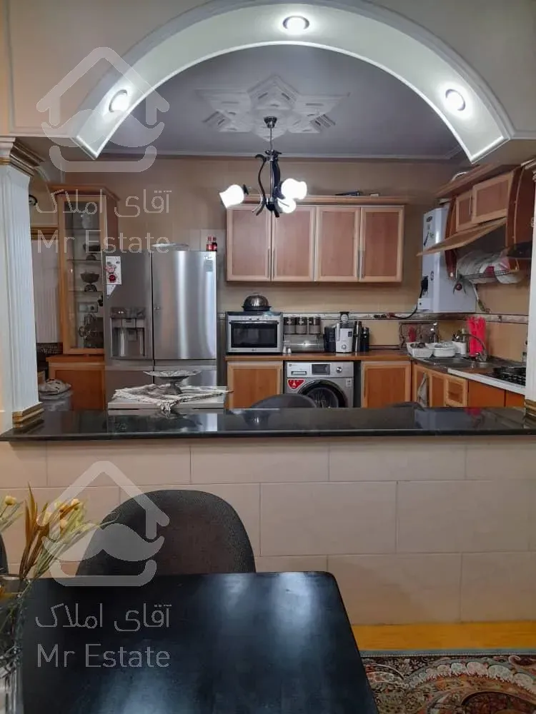 آپارتمان ۱۴۰متری دوخوابه بسیار تمیز