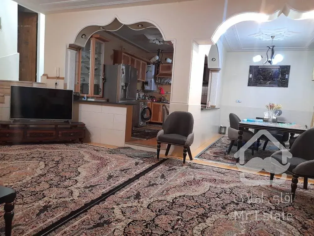 آپارتمان ۱۴۰متری دوخوابه بسیار تمیز