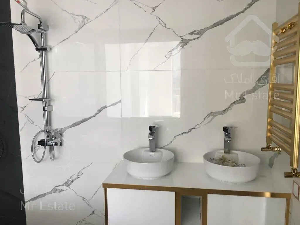 فروش ۳۲۰ متر پنت هاوس با ویو دریاچه و ایران مال در برج مجلل تریتیوم