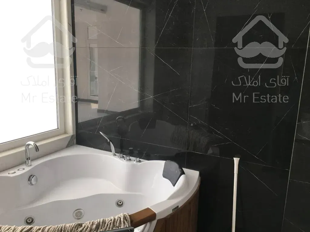 فروش ۳۲۰ متر پنت هاوس با ویو دریاچه و ایران مال در برج مجلل تریتیوم