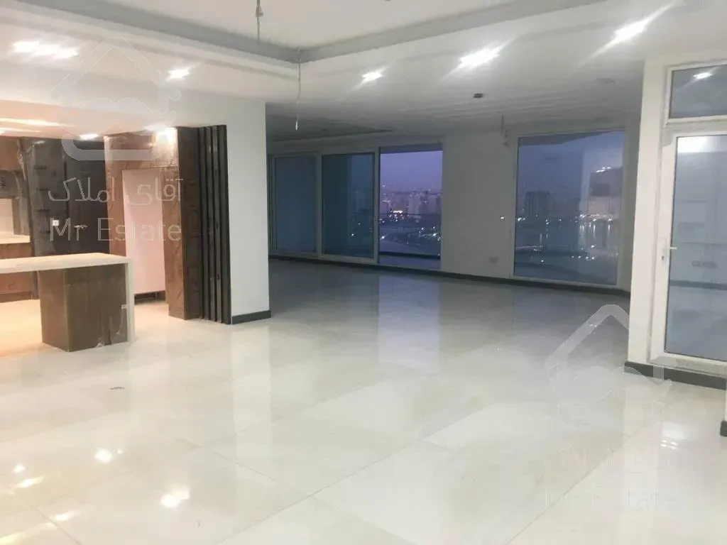 فروش آپارتمان۳۳۰متر/4خواب/پنت هاوس/هتلینگ/چیتگر