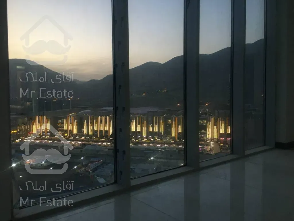 فروش ۳۲۰ متر پنت هاوس با ویو دریاچه و ایران مال در برج مجلل تریتیوم