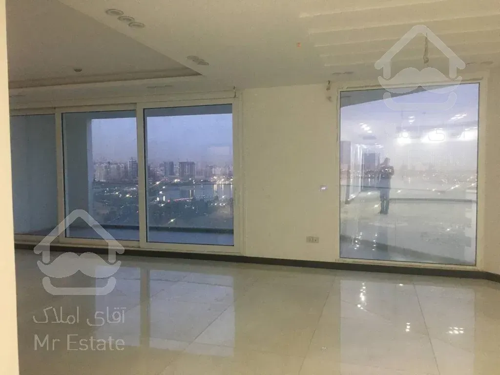 فروش ۳۲۰ متر پنت هاوس با ویو دریاچه و ایران مال در برج مجلل تریتیوم