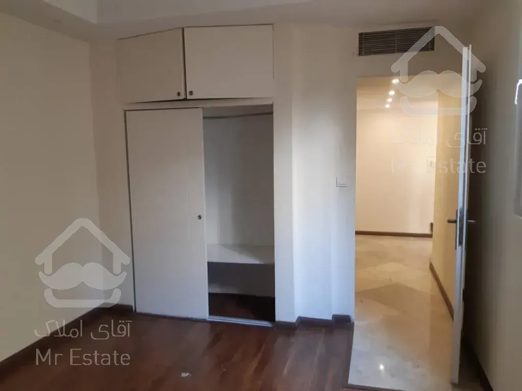 125متر سه خواب، ظفر