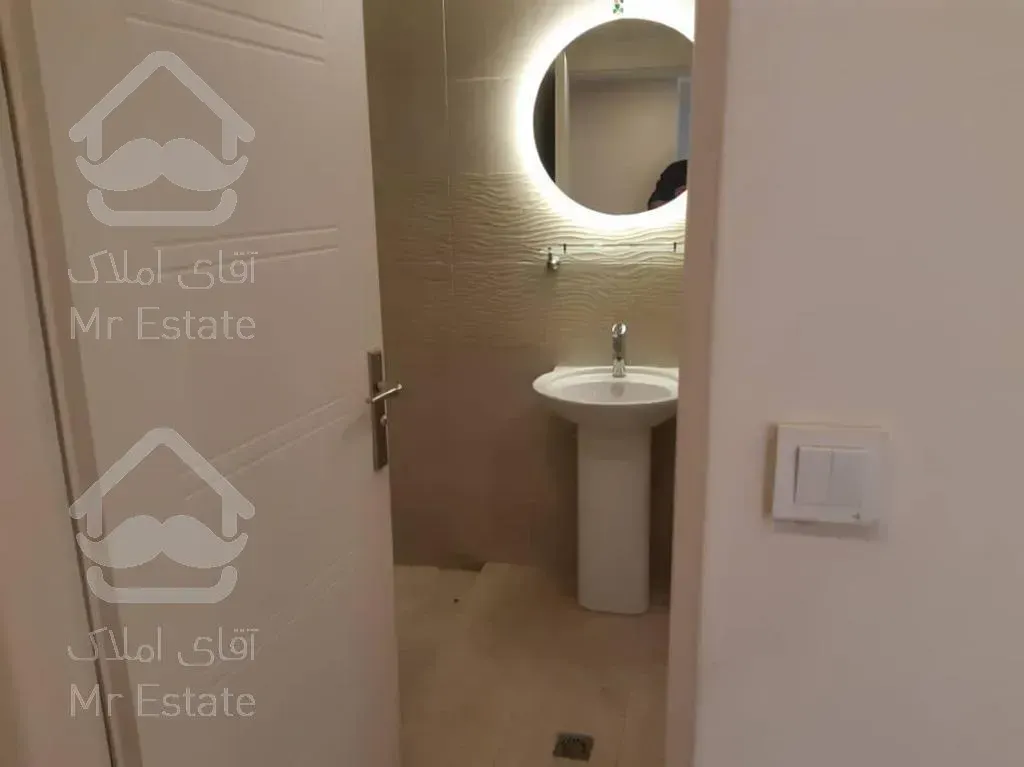 125متر سه خواب، ظفر