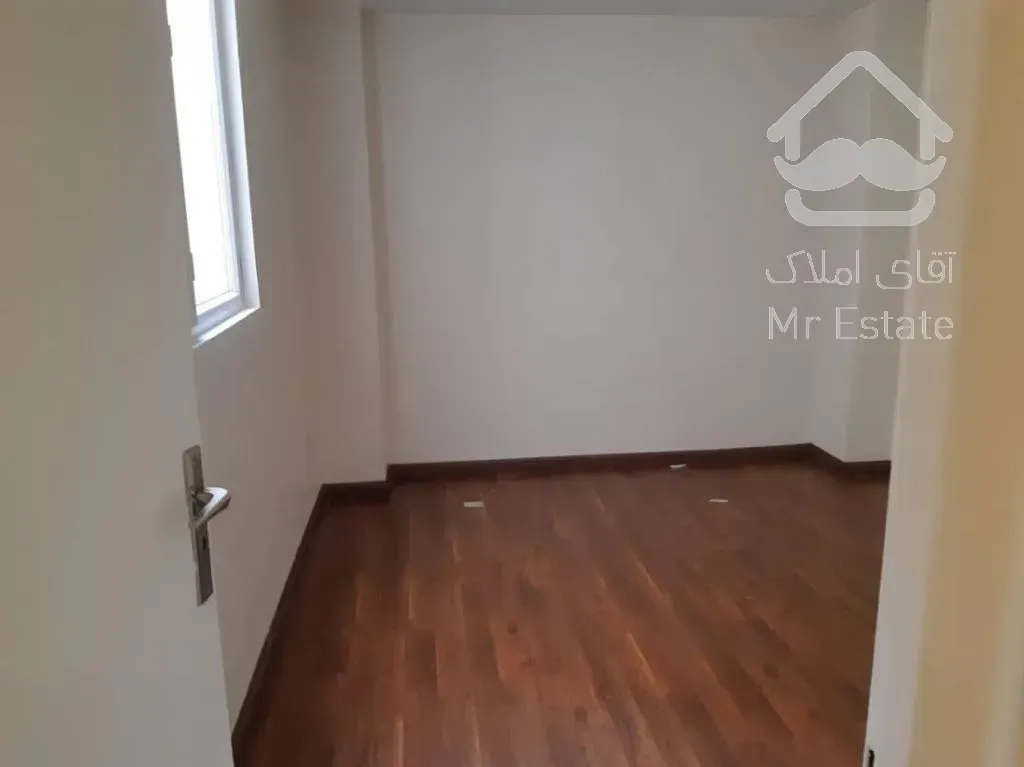 125متر سه خواب، ظفر