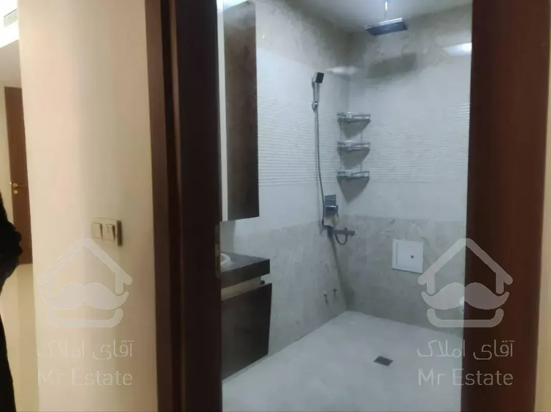 اجاره آپارتمان ۲ خواب خوش نقشه دیزاین شده غرق نور دارای چشم انداز ابدی برجهای ارکیده دریاچه چیتگر