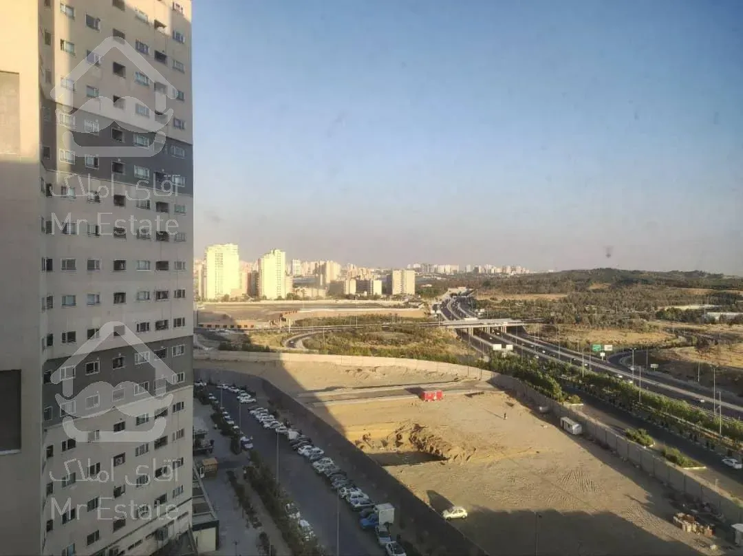 اجاره آپارتمان ۲ خواب خوش نقشه دیزاین شده غرق نور دارای چشم انداز ابدی برجهای ارکیده دریاچه چیتگر