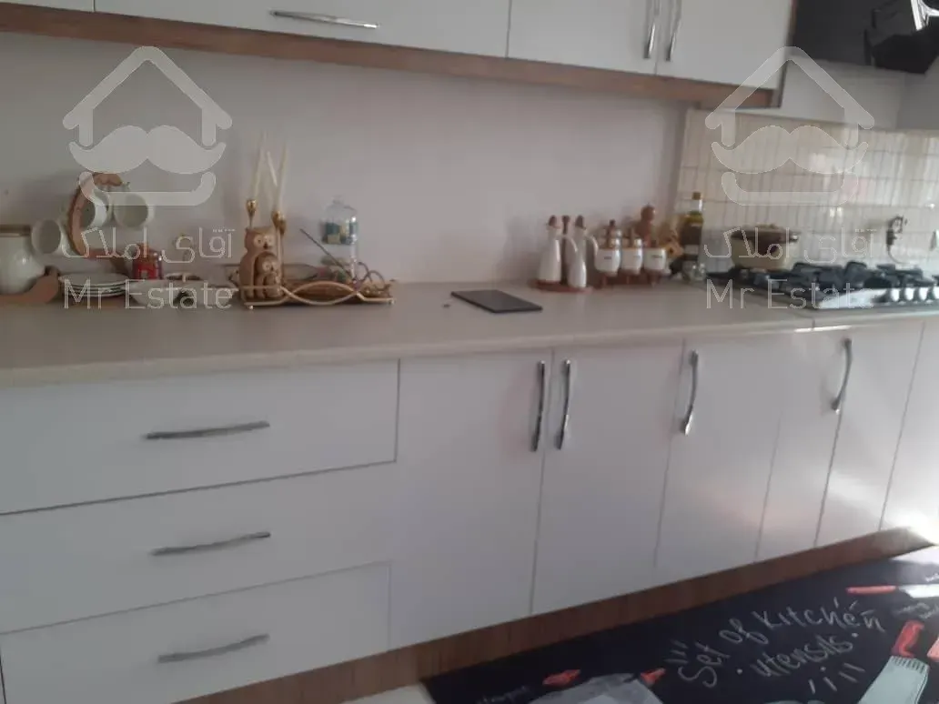 110 متر 2 خواب طبقه بالای برج ( دور دریاچه چیتگر)