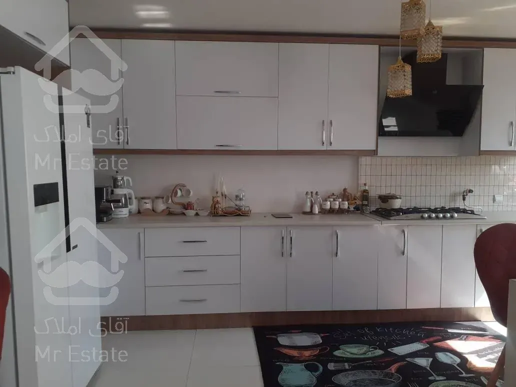 110 متر 2 خواب طبقه بالای برج ( دور دریاچه چیتگر)