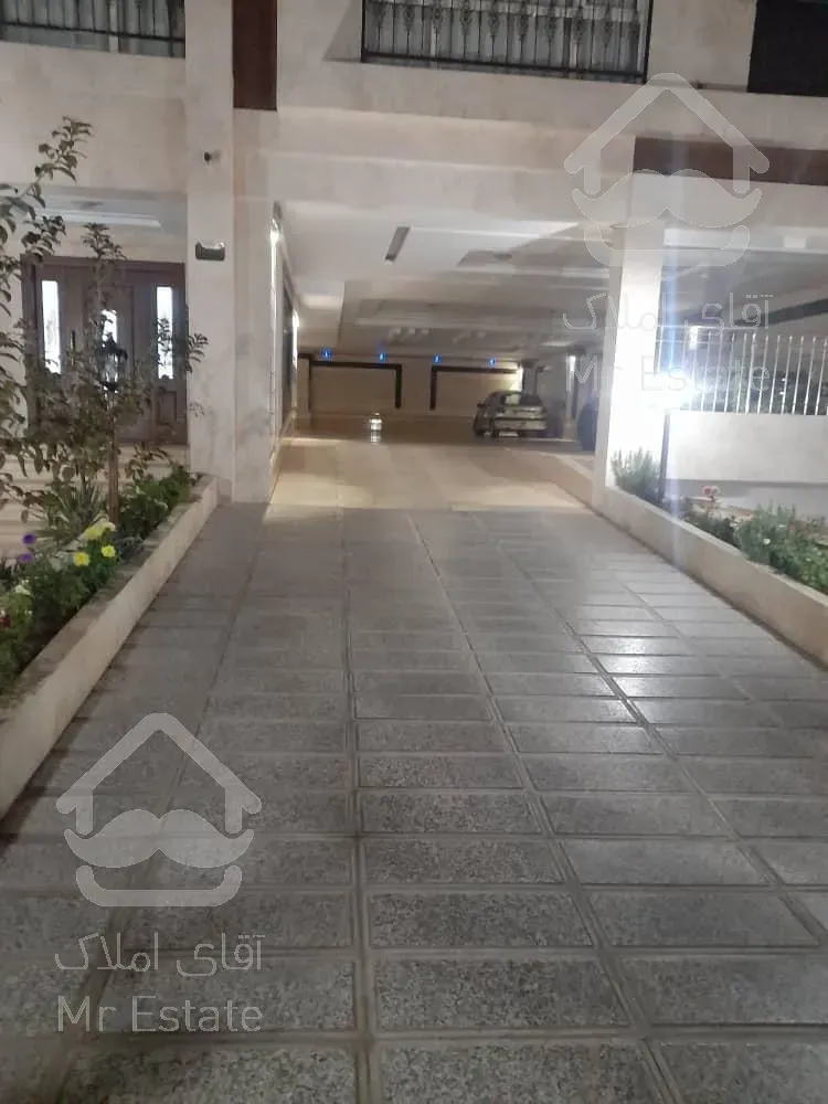 اپارتمان 200 متر نوساز / 2 پارکینگ سندی / تک واحدی / فرساد شرقی