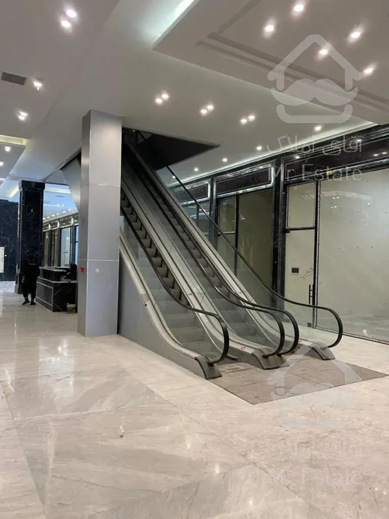 ۱۹ متر جنب مترو