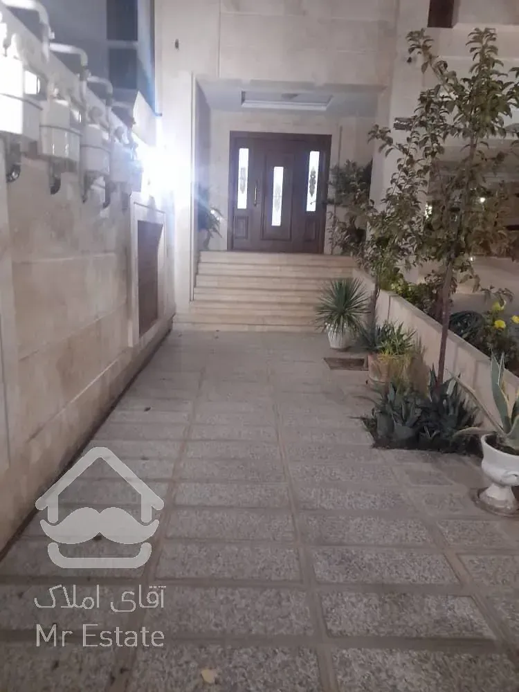 اپارتمان 200 متر نوساز / 2 پارکینگ سندی / تک واحدی / فرساد شرقی