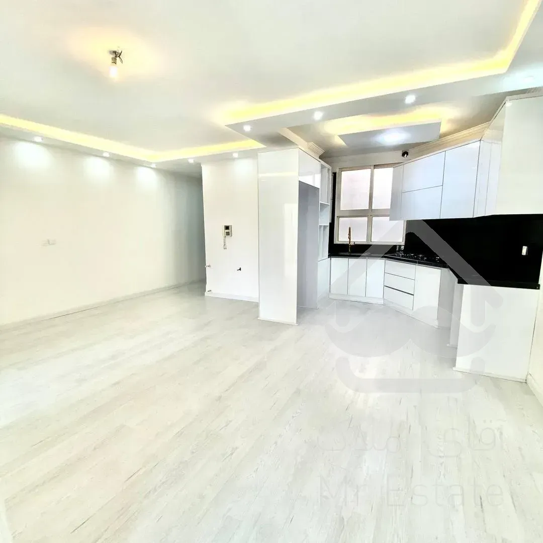 فروش اپارتمان زیر قیمت سالن پرده خور نور و نقشه عالی