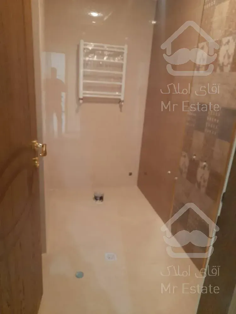 اپارتمان 200 متر نوساز / 2 پارکینگ سندی / تک واحدی / فرساد شرقی