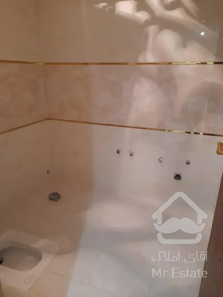 اپارتمان 200 متر نوساز / 2 پارکینگ سندی / تک واحدی / فرساد شرقی