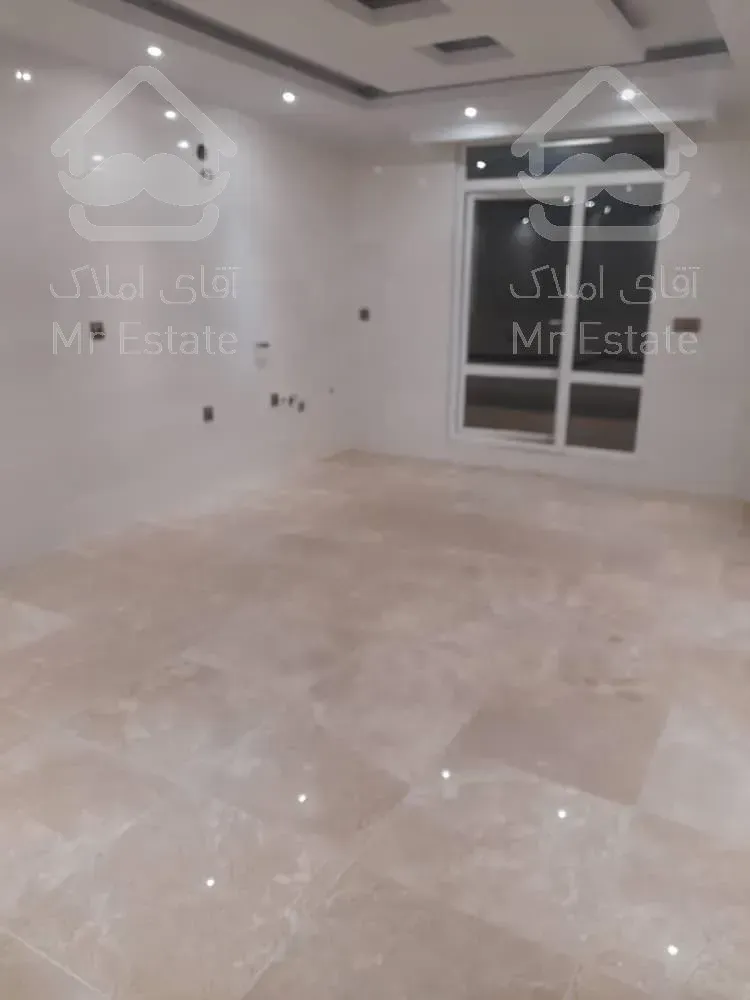 اپارتمان 200 متر نوساز / 2 پارکینگ سندی / تک واحدی / فرساد شرقی