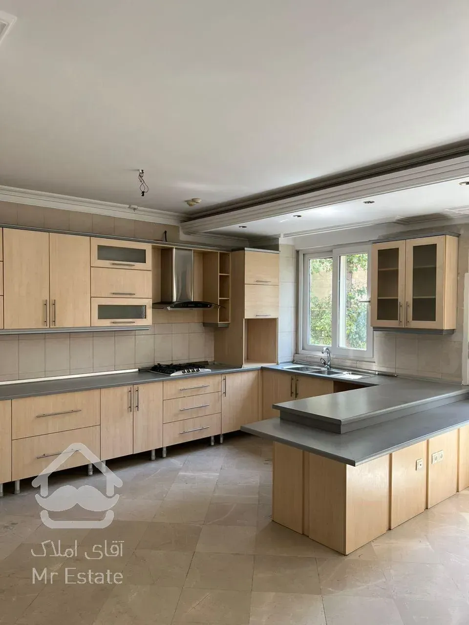 واحد ۱۶۰متری ۳ خواب قلهک یخچال