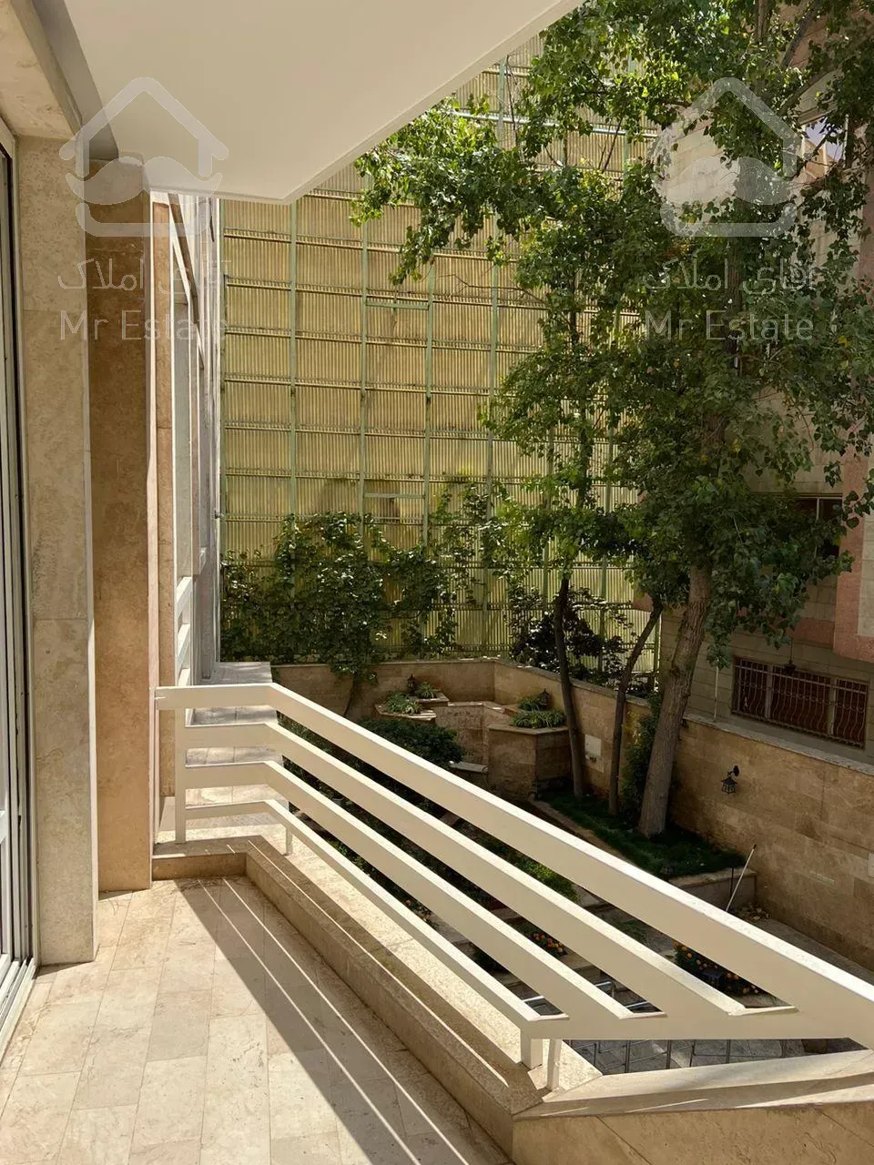 واحد ۱۶۰متری ۳ خواب قلهک یخچال