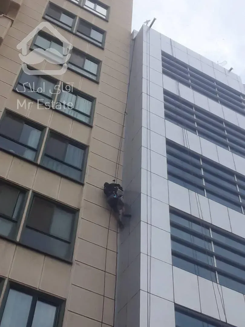 پیچ و رولپلاک نما ساختمان در بریانک