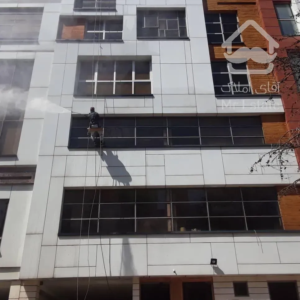 پیچ و رولپلاک نما ساختمان در بریانک