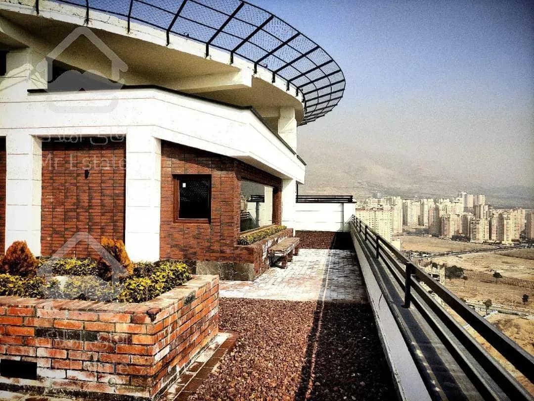 پنت هاوس ۲۴۰ متر ۵ خواب مستر رینگ اول دریاچه ویو بینظیر