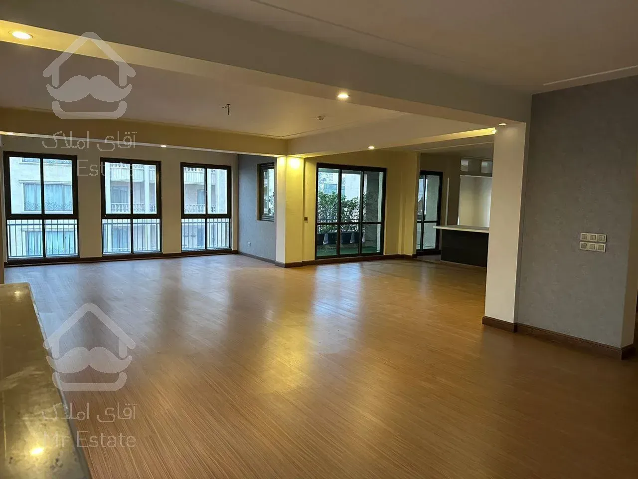 ۴۰۰ متر ۴ خواب فرمانیه شرقی عیان نشین