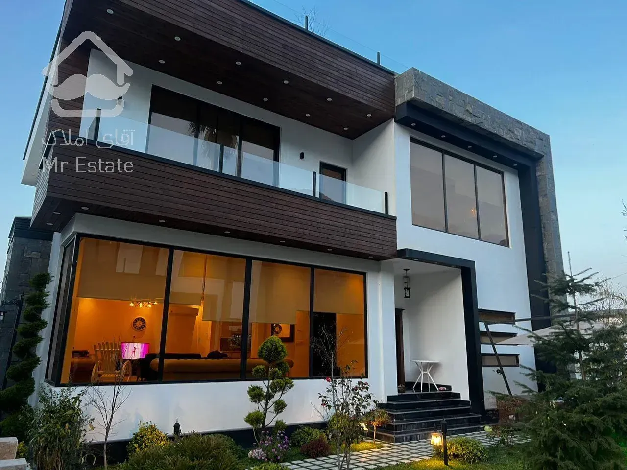 ۴۰۰ متر زمین ۴۵۰ متر بنا