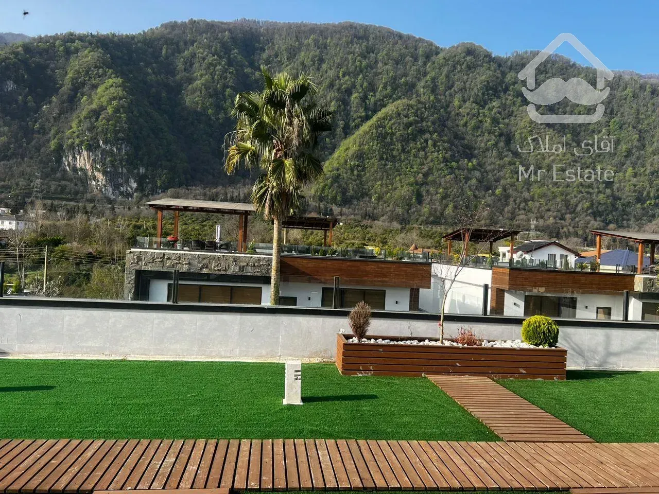 ۴۰۰ متر زمین ۴۵۰ متر بنا