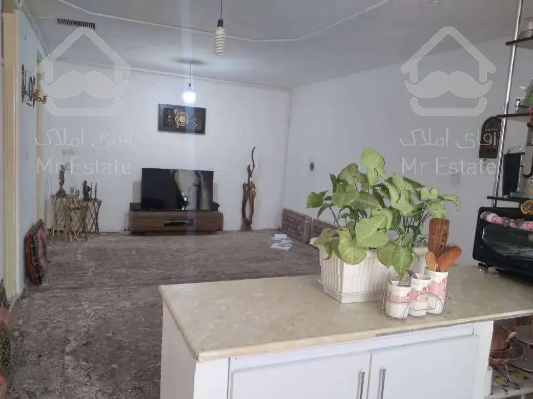 مغازه و خانه . تجاری و مسکونی